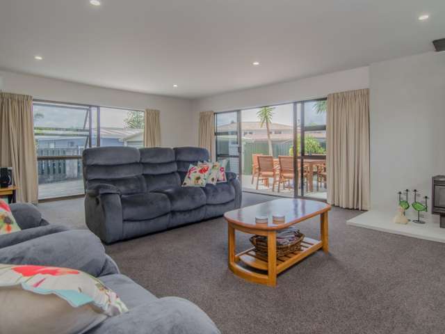 8 Dolan Place New Lynn_4