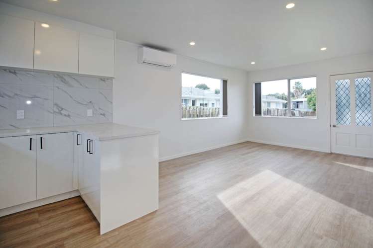 8/17 Russell Road_3