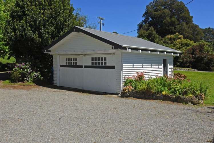 2072 Lake Ferry Road Pirinoa_3