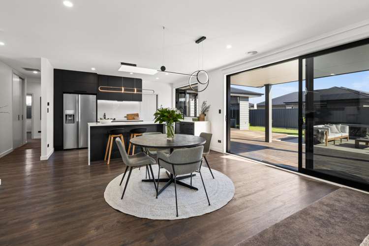 10 Meech Way Frimley_15