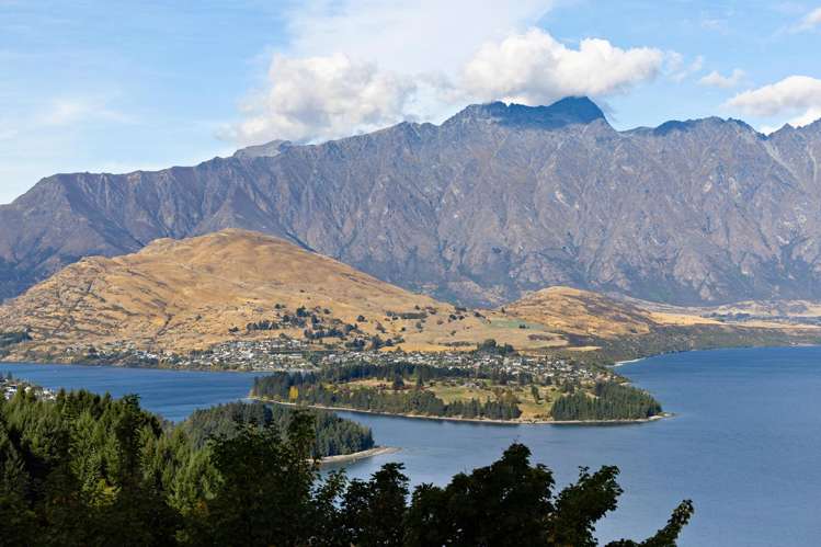 1 Von Place Fernhill/Sunshine Bay_2