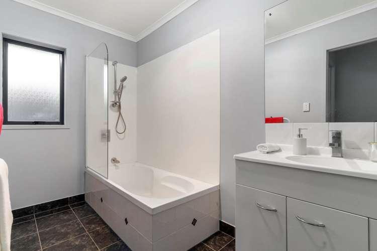 3 Tussock Avenue Mangere_12