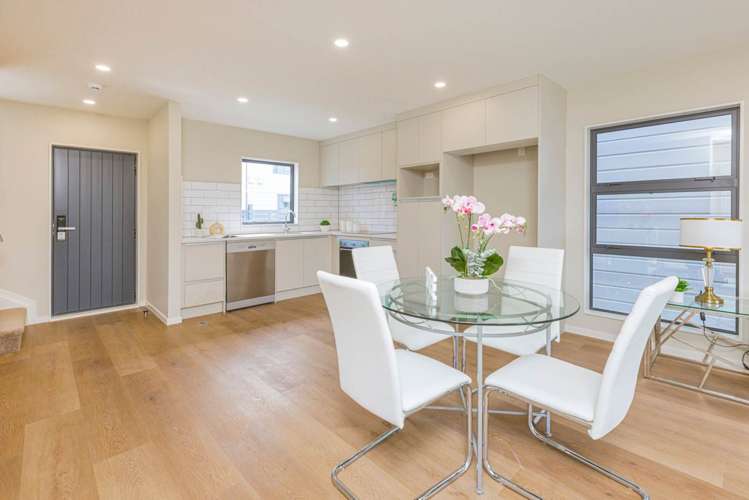 3/43 Clevedon Road Papakura_4