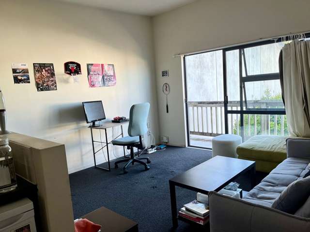 Ready to move in+semi furnished unit with balcony!