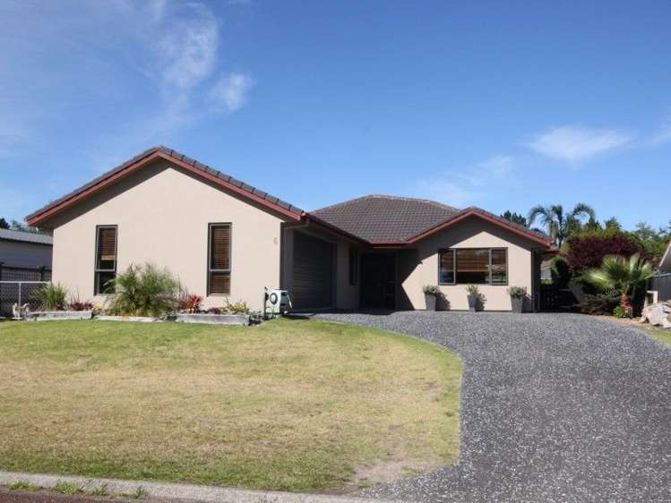 6 Crown Reef Pauanui_1