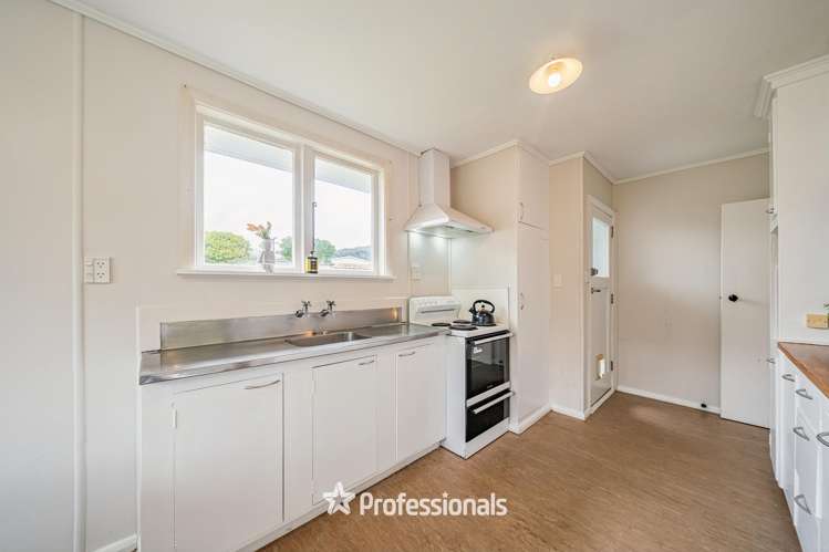 54 Bird Grove Stokes Valley_6