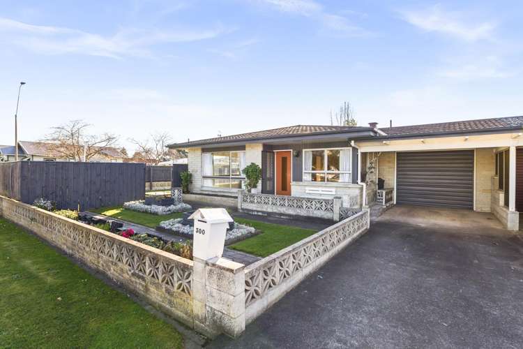 300 Willowpark Road North_0