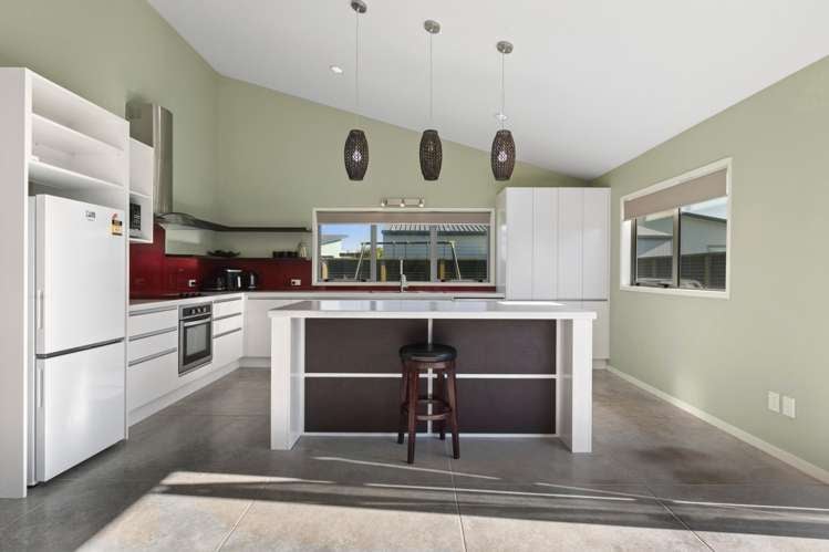 14 Surfers Avenue Waihi Beach_1