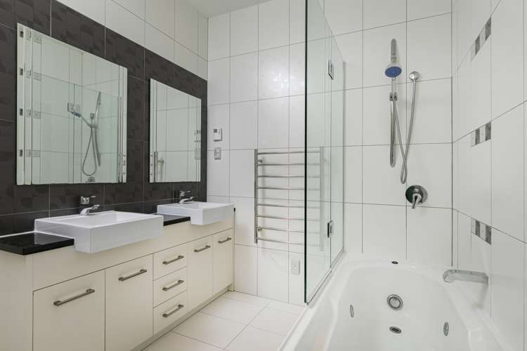 16 Lemon Grove Lane Greenhithe_11