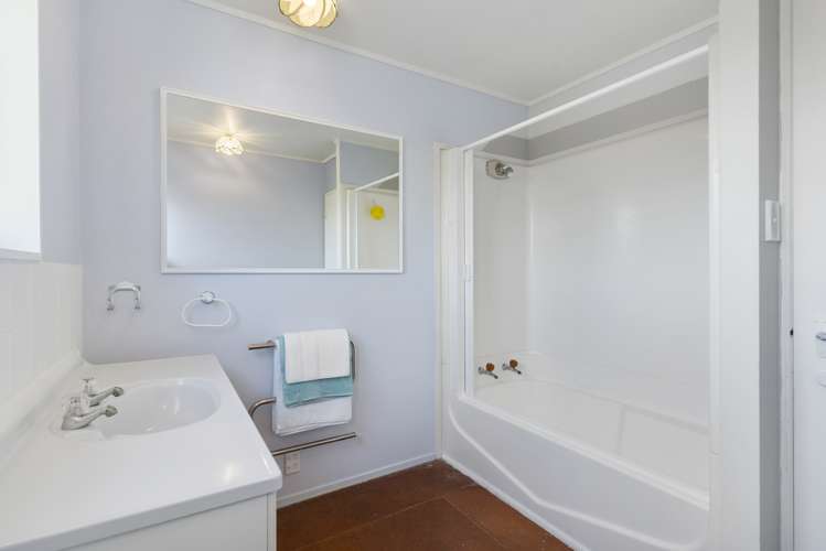 1/6 Torbay Heights Torbay_9