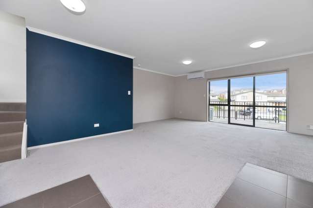 230/172 McLeod Road Te Atatu South_3