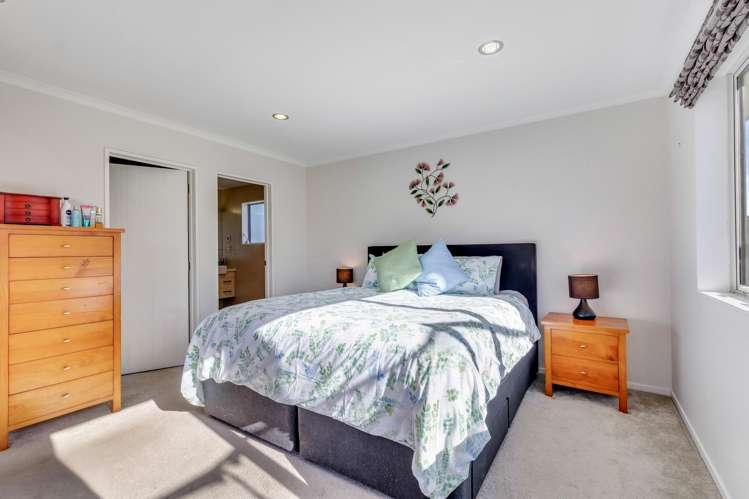 61 Turnberry Drive Wattle Downs_10