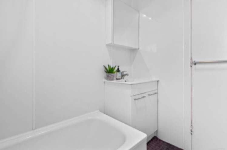 60 Cobham Crescent Kelston_10