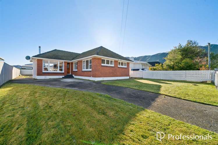 38 Russell Road Wainuiomata_0