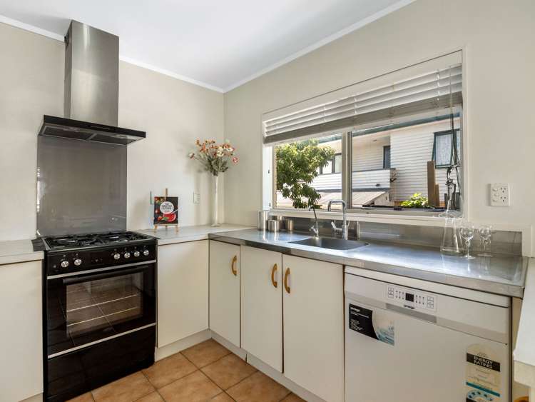 2/390 Richardson Road Mount Roskill_13