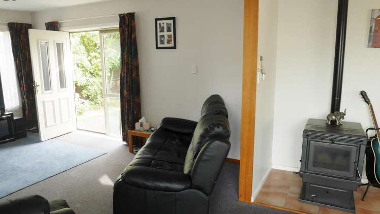 50 Kathleen Crescent Hornby_5