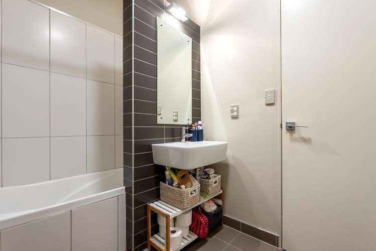 406/20 Hanson Street Mount Cook_12