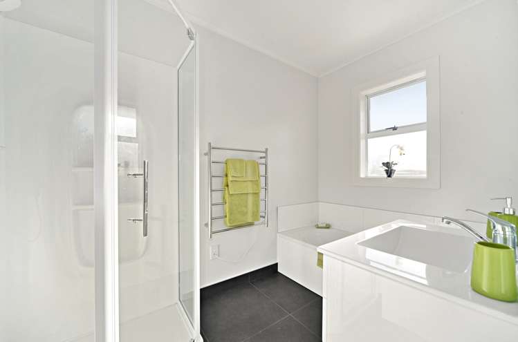 16 Buscomb Avenue Henderson_7