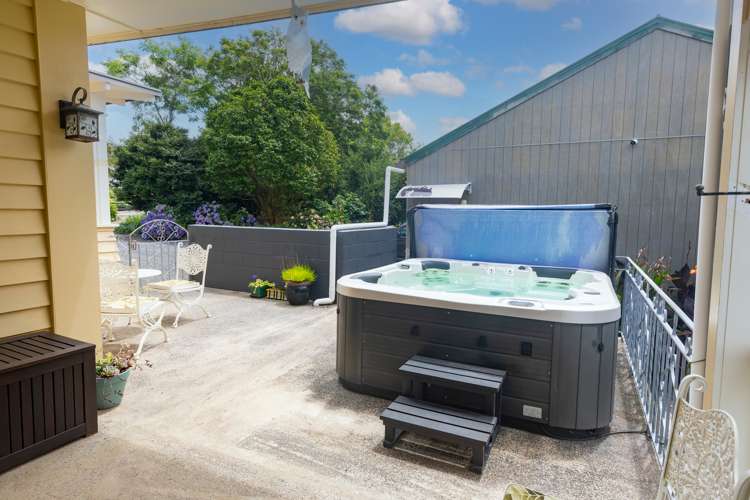 58 Puketutu Road Bombay_14