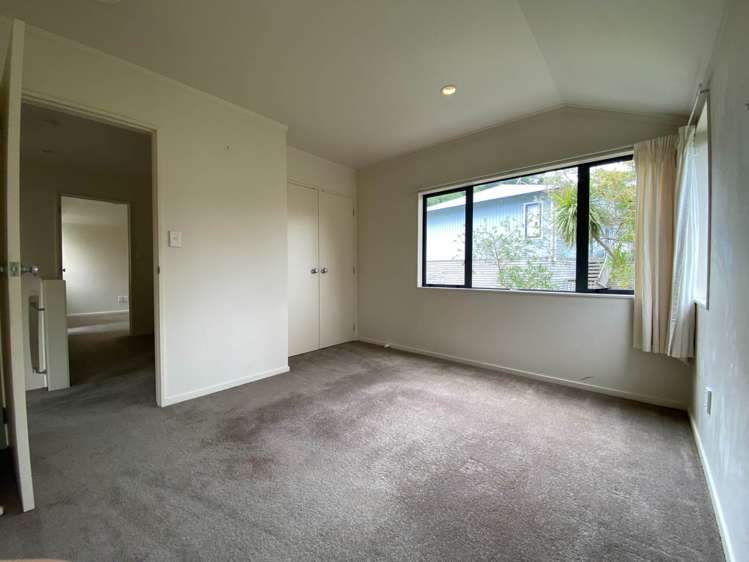 18B Jonathan Place Sunnynook_9