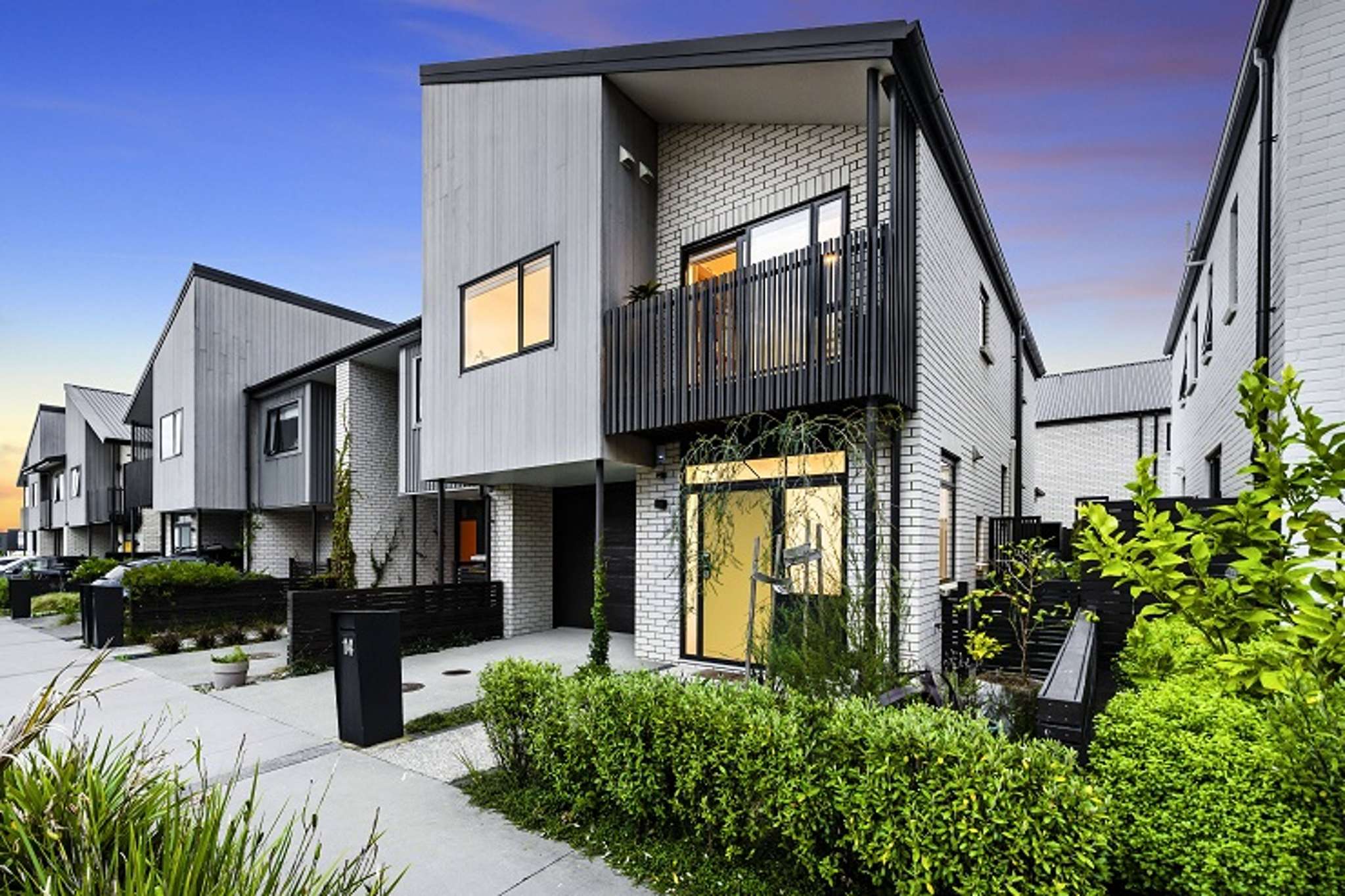 'Like a Black Friday sale': Lines out the door for Hobsonville Point townhouse