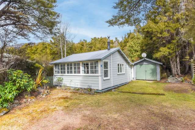 Charming Classic St Arnaud ‘Kiwi’ Bach