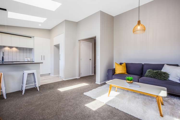 2/7 Grays Road Plimmerton_20