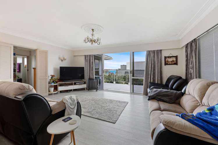 19 Takutai Avenue_1