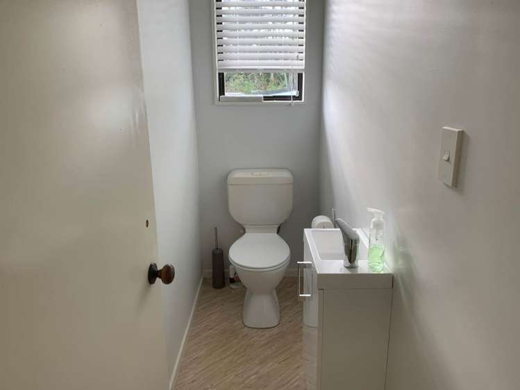 72 Gledstane Road Stanmore Bay_11