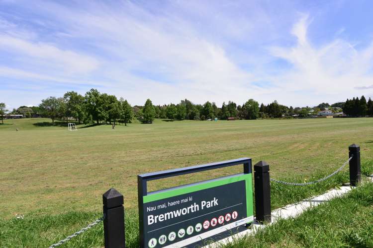 24 Bremworth Avenue Dinsdale_10