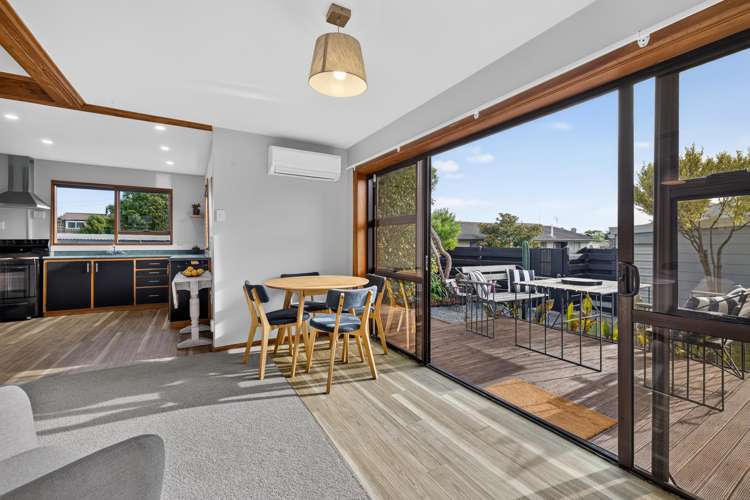 2/146 Beach Road North New Brighton_6