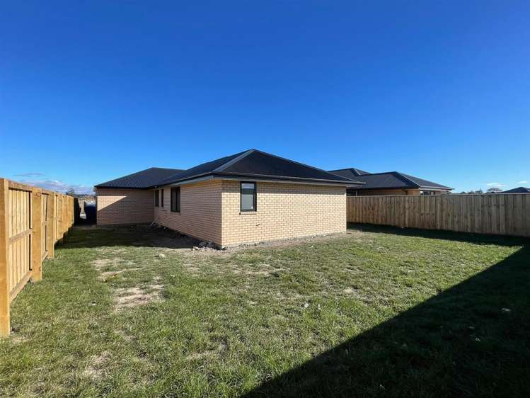 38 Stackwood Avenue Woodend_12