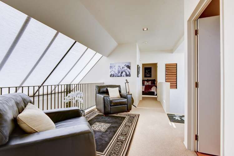 19 Western Line Westmere_16
