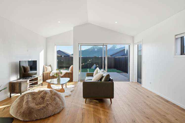 42 Burdon Loop Lake Hawea_11