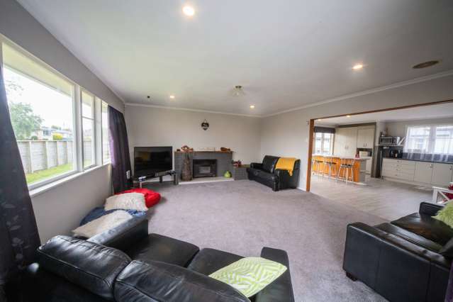 2 Tararua Terrace Cloverlea_3