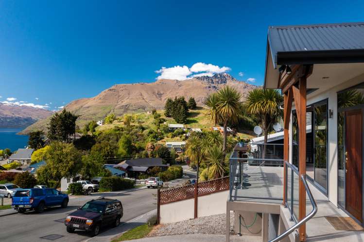 22 Greenstone Place Fernhill/Sunshine Bay_8