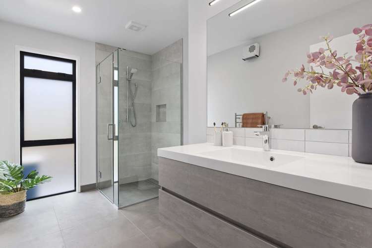 9 Hillcrest Road Otumoetai_10