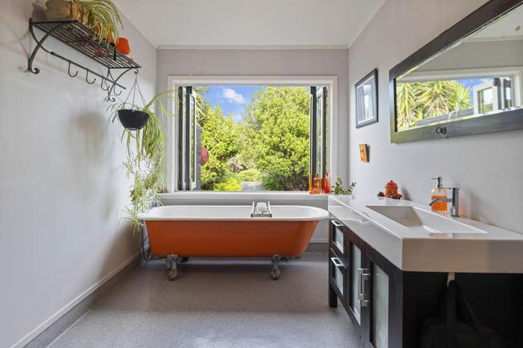 2071 South Road Otakeho_16