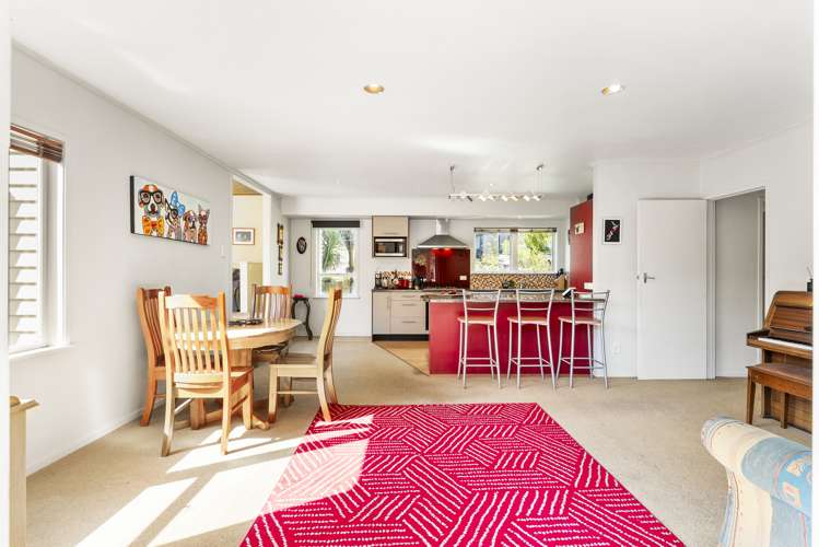 184 Golf Road Titirangi_14