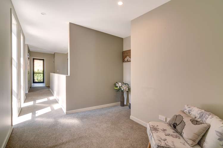 7 Falconer Rise Jacks Point_12