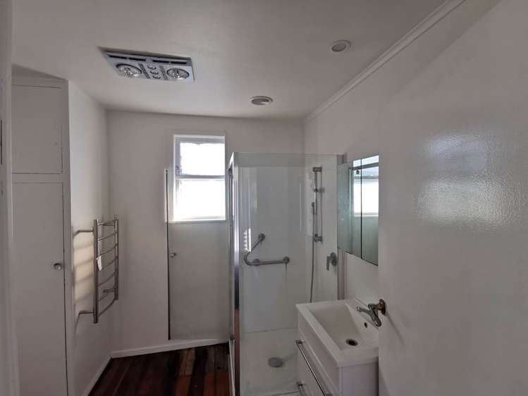 48 Kelwyn Road Kelston_5