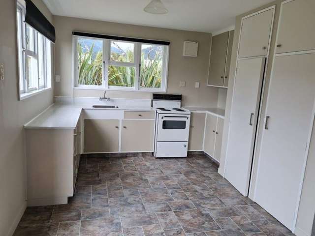7 Roberts Street Whataroa_4