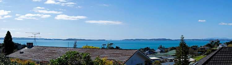 15 Paisley Street Mellons Bay_17