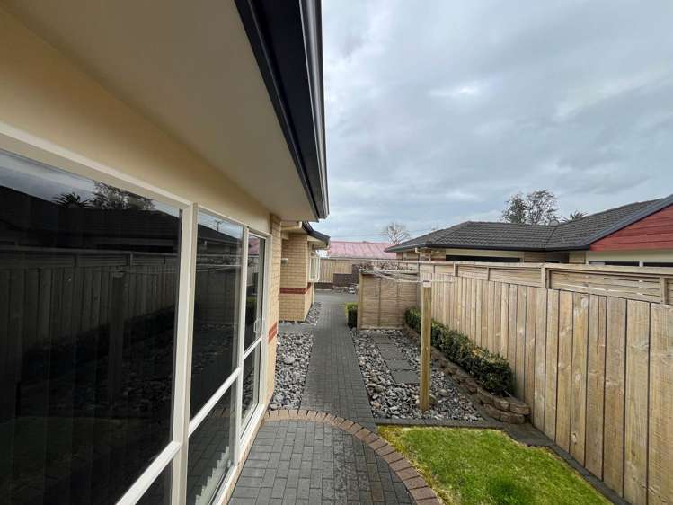 2/7 Argyle Avenue Pahurehure_11
