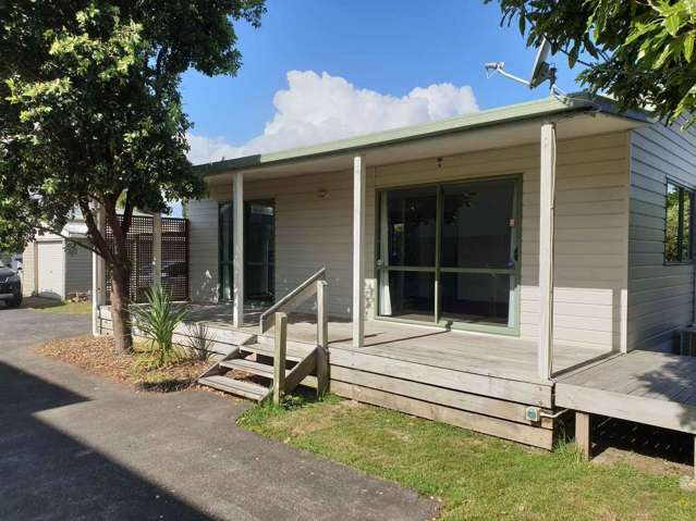 Quiet 2 Bedroom Freestnading home