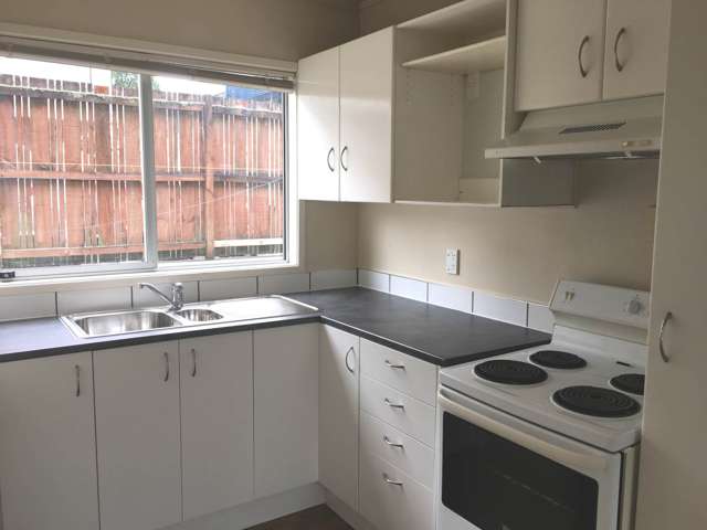 2/4 Owens Road Epsom_3