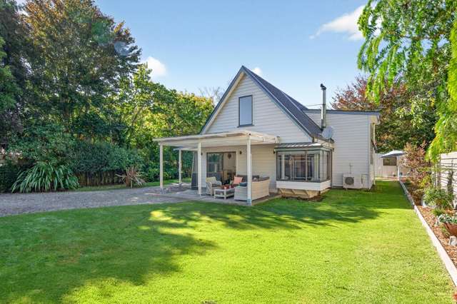Stylish Greytown Hideaway with Space & Privacy