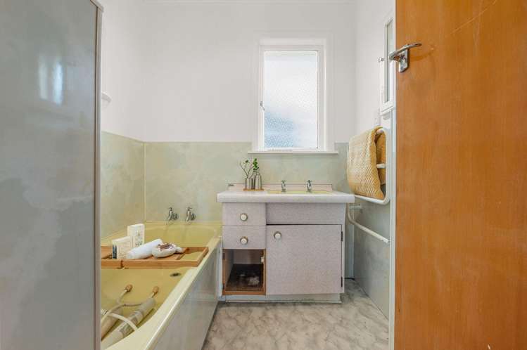 38 Forth Crescent Glenview_14