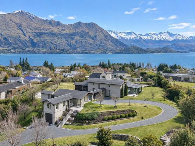 Space, privacy and lake Wanaka views