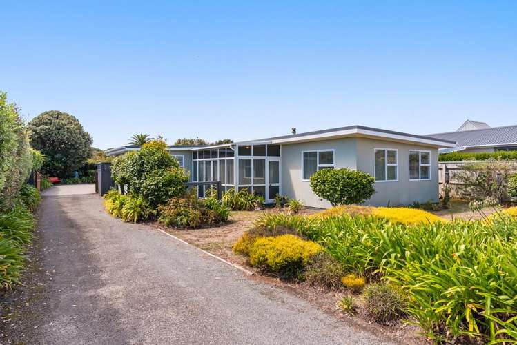 5 Eruini Street Waikanae Beach_1